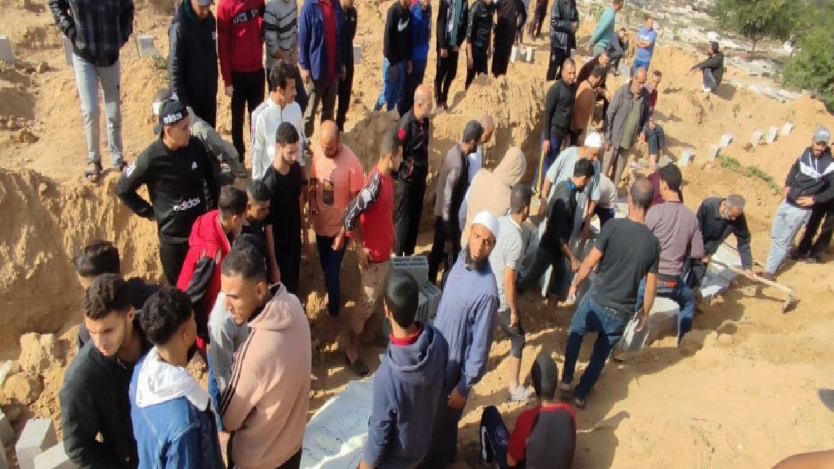 Gazze'de can verenler için toplu mezar kazıldı