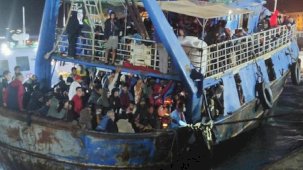 573 göçmen, balıkçı teknesiyle İtalya'ya ulaştı