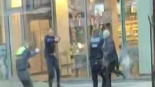 Alman polisinden bıçaklı saldırgana kurşun yağmuru