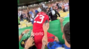 Arjantin kalecisi Martinez'in Brezilya polisini durdurmaya çalıştığı anlar