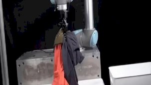 Bilim insanları, yatak odasındaki dağınık kıyafetleri toplayabilen bir temizlik robotu geliştirdi