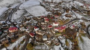 Bitlis Tatvan'da köyler beyaza büründü