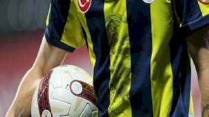 Fenerbahçe'de savunmaya çare aranıyor! Stoperde Konferans Ligi sıkıntısı