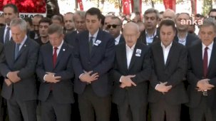 Hilmi Babacan'ın cenaze töreninde siyasiler Ali Babacan'ı yalnız bırakmadı