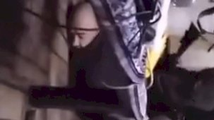 İsrail askerleri, Filistinli Banat'ı canlı yayın sırasında darbetti