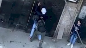 İsrail askerlerinin skandal görüntüleri: Filistinli kız öğrencileri taciz ettiler