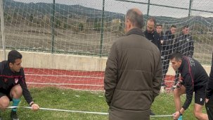 Kastamonu'da 23 yıldır maç oynanan sahanın kale direkleri standart dışı çıktı