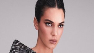 Kendall Jenner'ın koltukta iç çamaşırlı pozu olay oldu