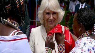 Kraliçe Camilla pazar gezdi, alışveriş yaparken parası bitti!