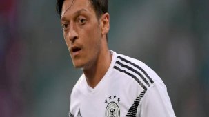 Mesut Özil'in babasından itiraf: Almanya için oynamasına ben ikna ettim