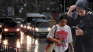 Meteoroloji'den fırtına ve gök gürültülü sağanak uyarısı: 12 kentte turuncu ve sarı alarm