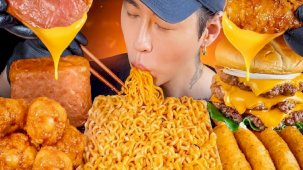 Mukbang nedir ve neden bu videolar milyonlarca kez izleniyor