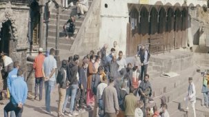 Nepal'de Hinduların cenaze geleneği! Önce yakıp sonra nehre bırakıyorlar