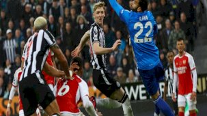Newcastle United, Arsenal'i tek golle yendi