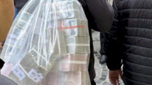 Para dolu çuval fotoğrafı sosyal medyayı salladı! Çekildiği yer belli oldu