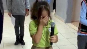 Sakarya'da Atatürk şiiri okurken ağlayan öğrenci