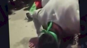 Serbest bırakılan Filistinliler sevinç anlarında şükür secdesi yaptı