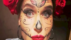 Şevval Sam yeni yaşını Ölüler Günü Festivali’nde kutladı