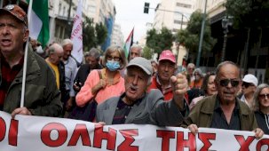 Yunanistan'da emeklilerin eyleminde Filistin'e destek mesajı