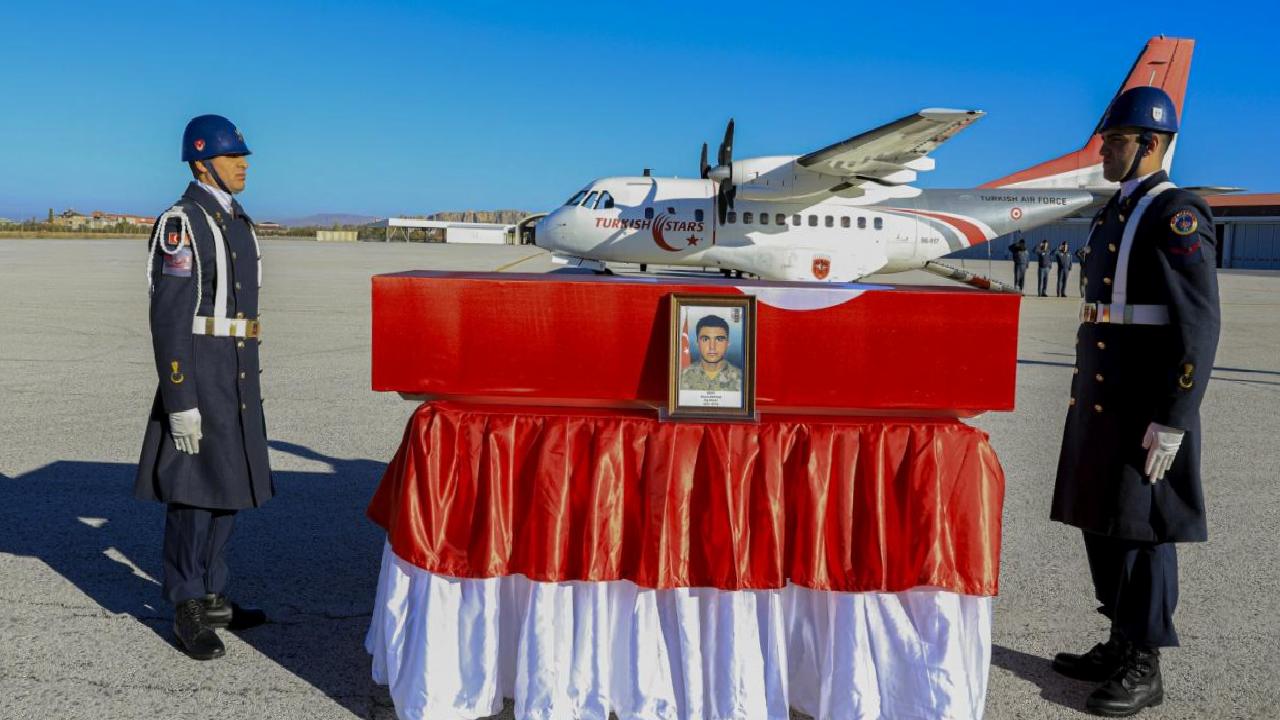 Van'da şehit asker için tören düzenlendi