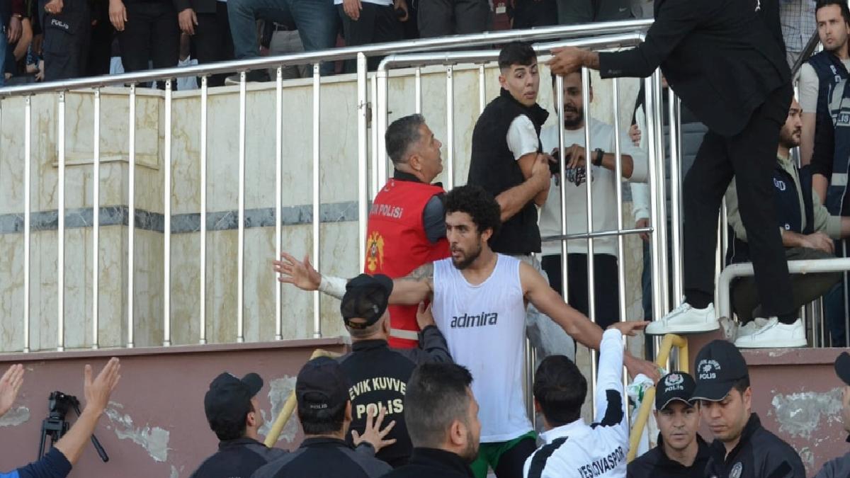 Yalova'da Amatör Lig maçının ardından saha karıştı! 4 kişi gözaltına alındı