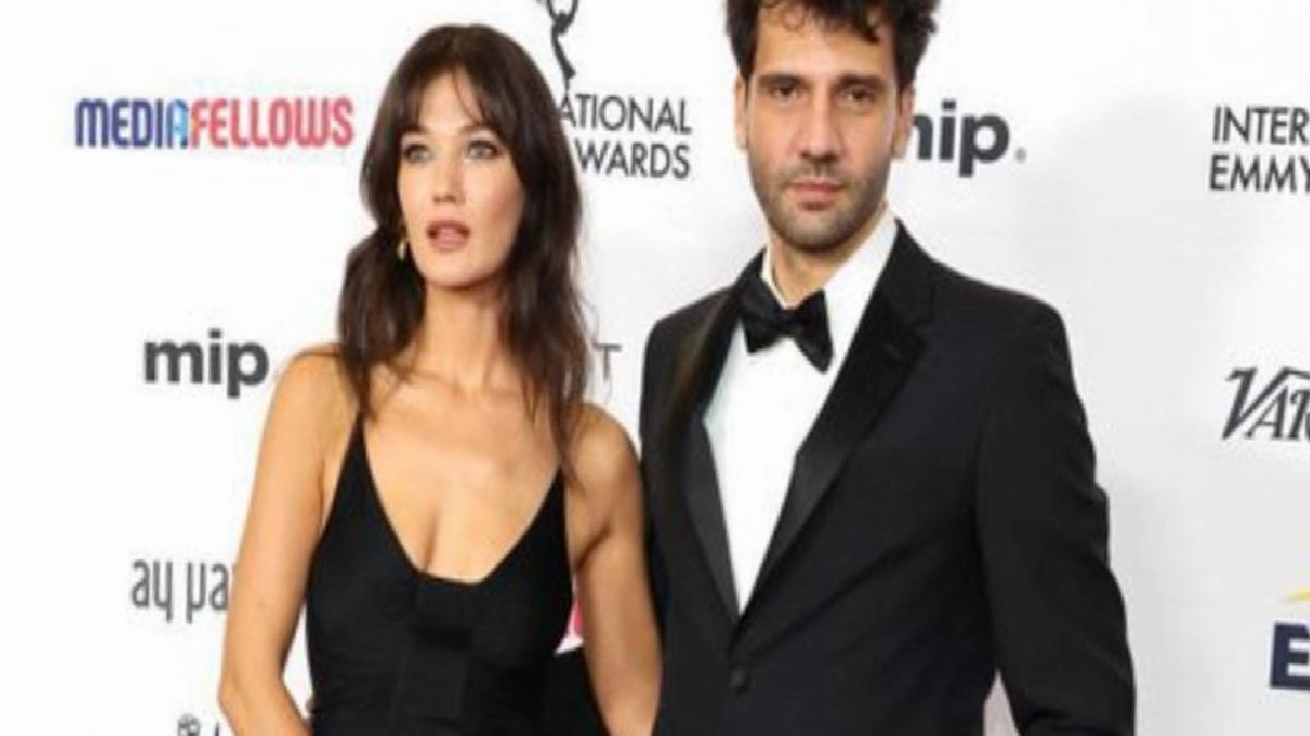 Yargı dizisi Emmy ödülü alan Pınar Deniz, dekolteli sade tarzıyla mest etti