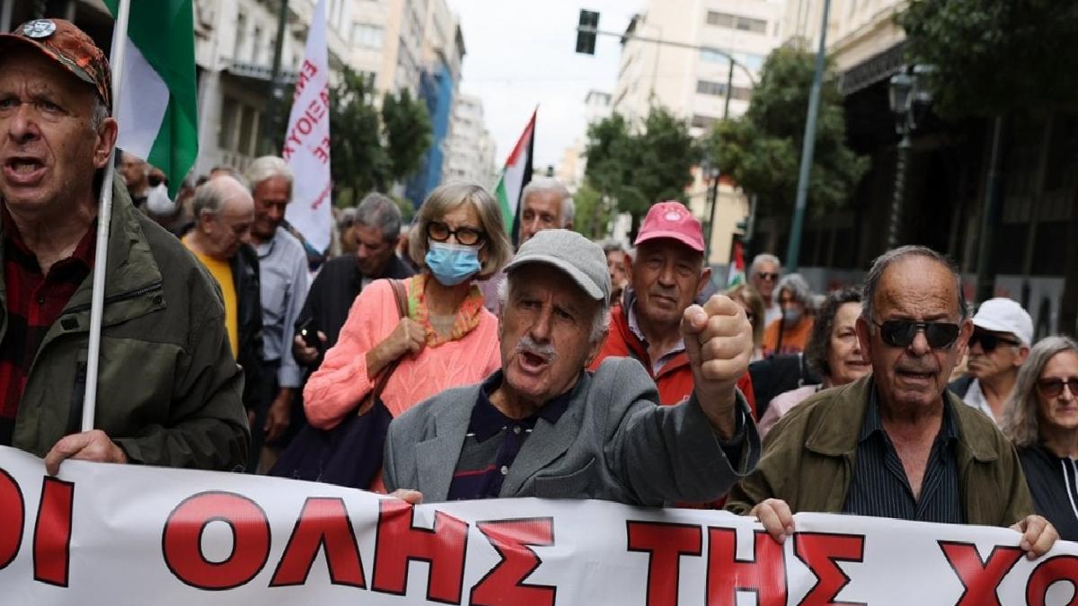 Yunanistan'da emeklilerin eyleminde Filistin'e destek mesajı