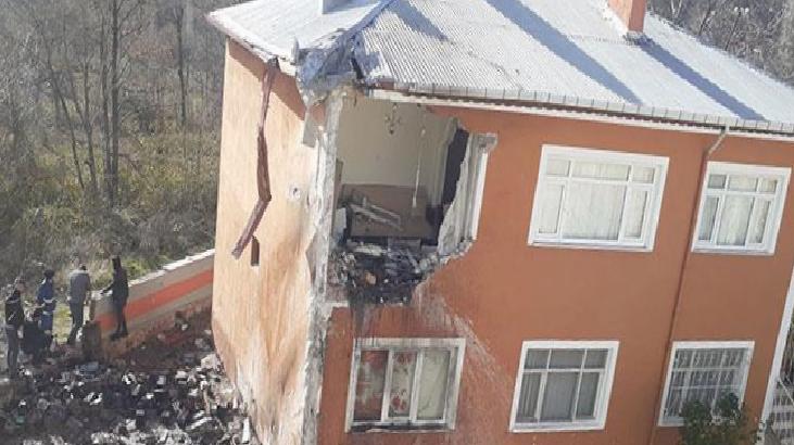 10 metreden uçan kamyon evin ikinci katına çarptı