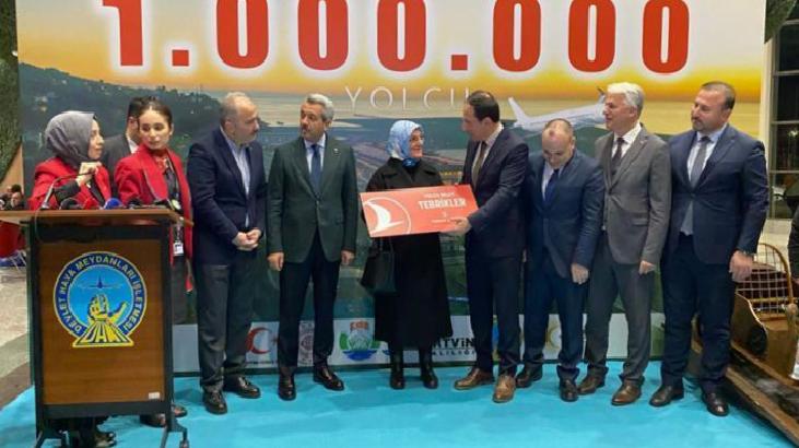 Ailesine sürpriz yapmak için geldi sürprizle karşılaştı! 1 milyonuncu yolcu oldu