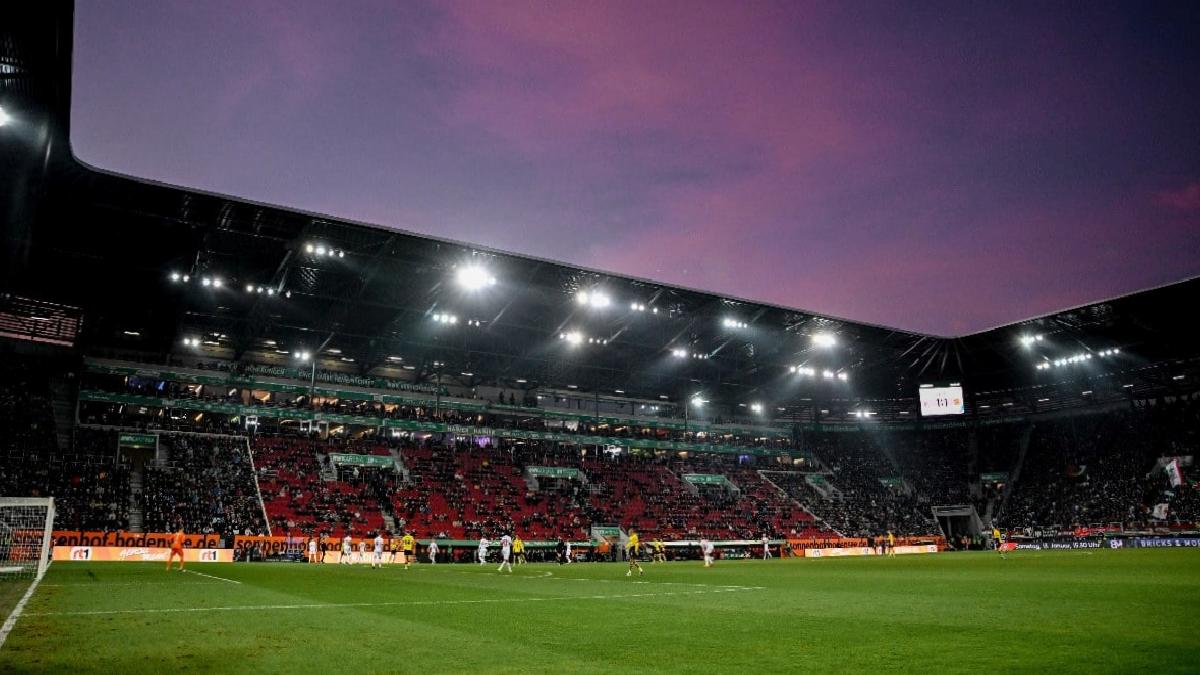 Almanya Bundesliga'da taraftarlardan olay protesto!