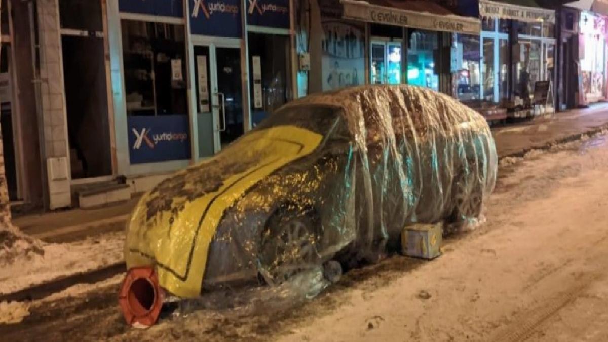 Ardahan'da sıcaklık eksi 9'a düştü! Araçlar dondan battaniyeyle korundu