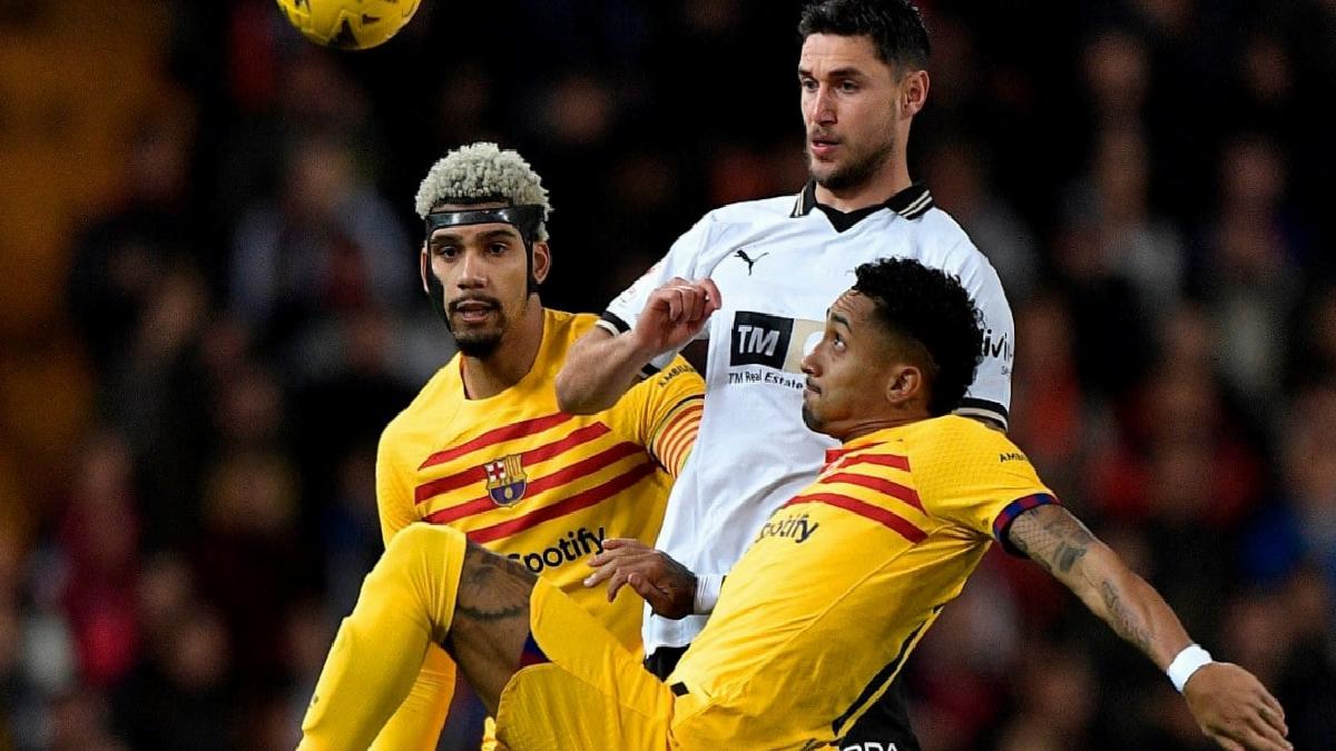 Barcelona bir darbe de Valencia'da yedi