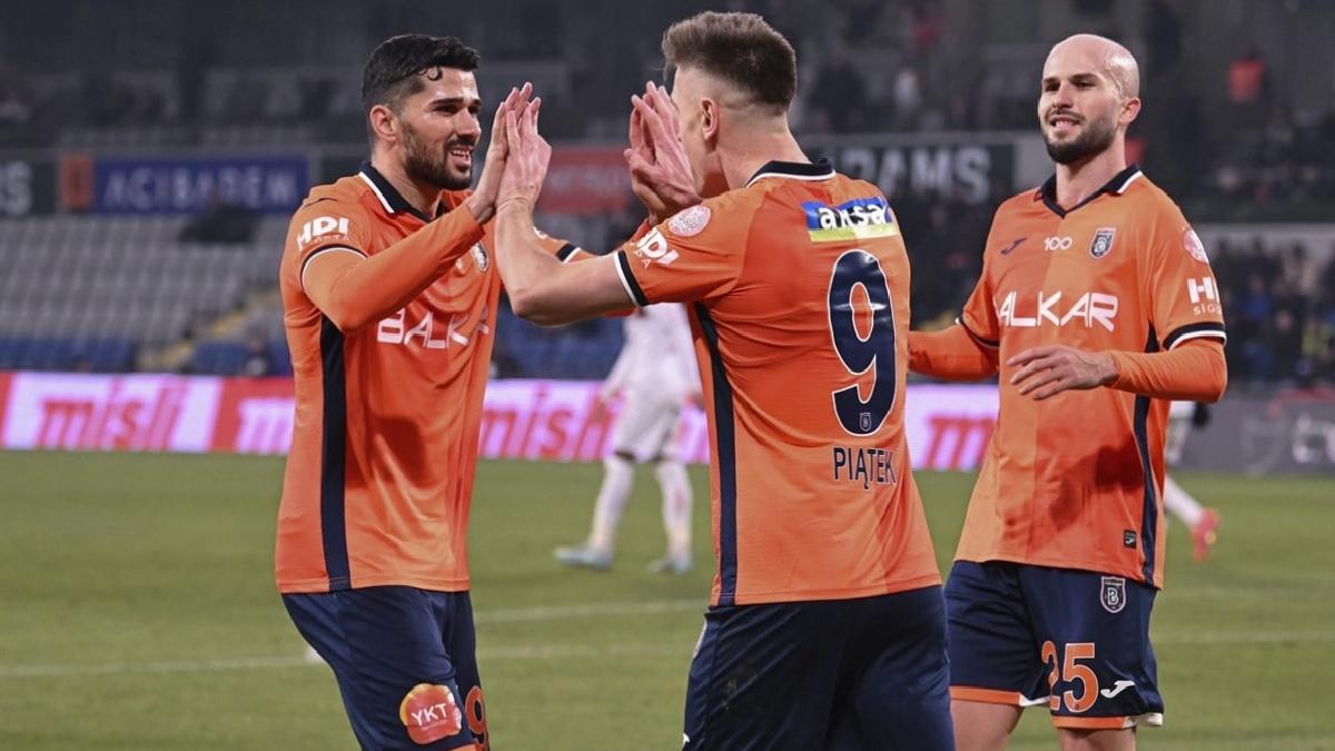 Başakşehir, Sivasspor'u üç golle geçti