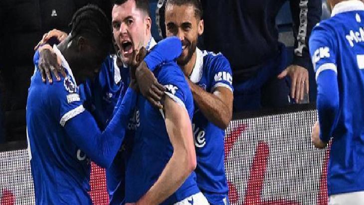 Everton, Burnley engelini 2 golle yıktı!