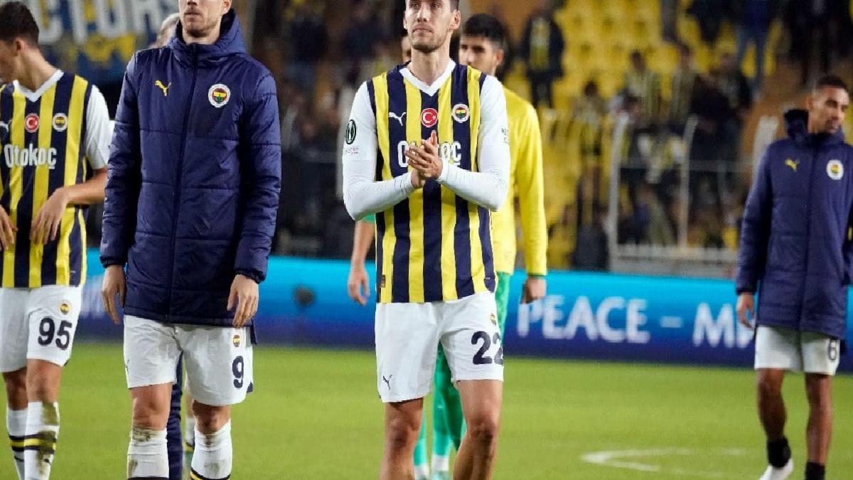 Fenerbahçe ve tribünler Umut Nayir'e destek oldu