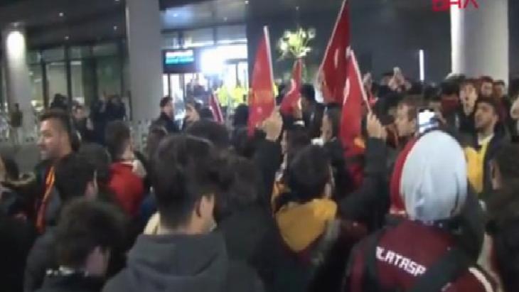 Galatasaraylı taraftarlar, İstanbul Havaalanı'na akın etti!