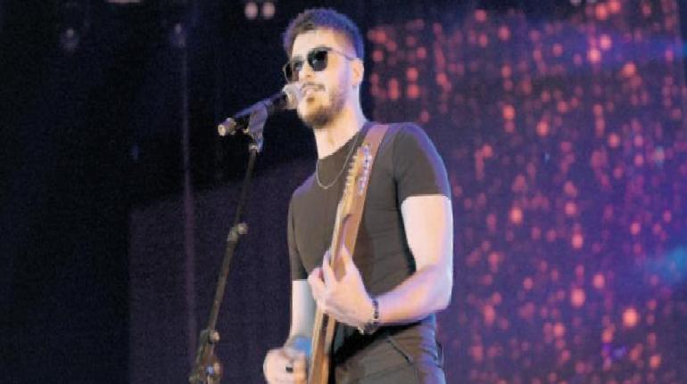 İlk kez canlı söyledi