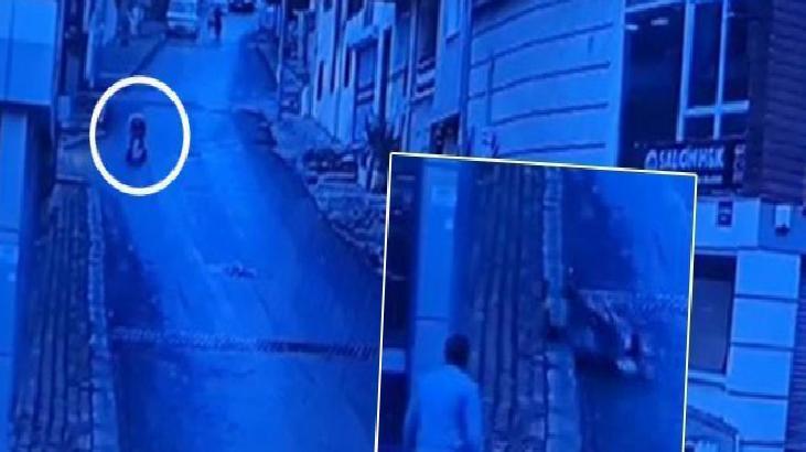 İzmir'de korku dolu anlar! Bebek arabası yokuş aşağı böyle kaydı