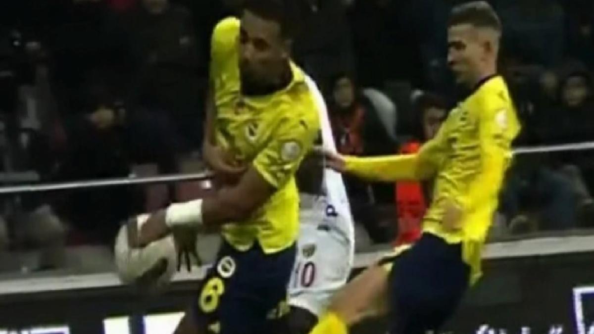 Kayserispor, Fenerbahçe karşısında penaltı kazandı