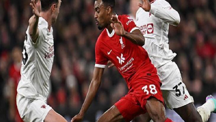 Liverpool ile Manchester United puanları paylaştı!