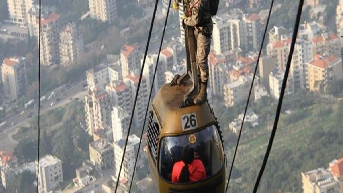 Lübnan'da 19 kişi teleferikte mahsur kaldı: Saatler sonra kurtarıldılar