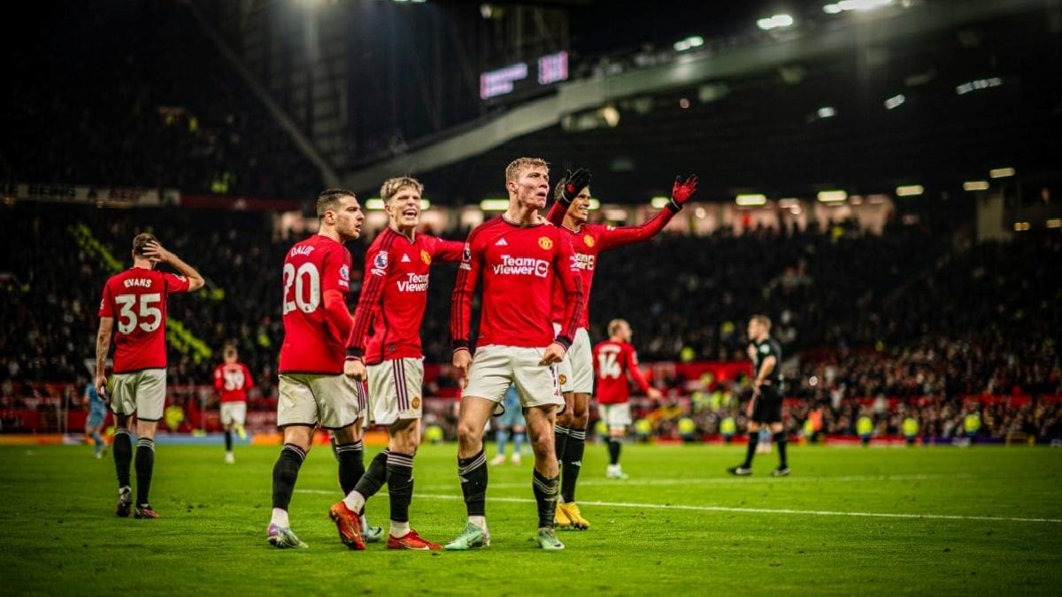 Manchester United, Aston Villa'yı geriden gelerek yıktı