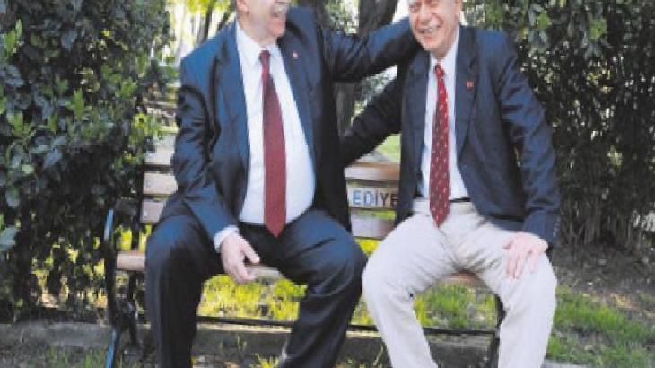 Siyasetin renkli siması yaşamını yitirdi