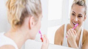 2 dakika sürmeli! Sert fırçalar nedeniyle dişler zamanla daha sarı görünebilir