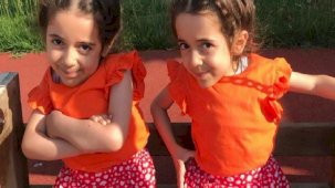 Aile kaza geçirdi bakımını halaları üstlendi! Dünyada tek ikiz SMA'lı kardeşler için yardım konseri