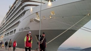 Aydın, Kuşadası’na yılın son kruvaziyeri geldi