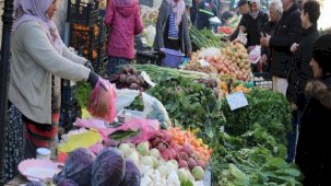 Aydın'da kurulan 'salı pazarı' yöreye can katıyor