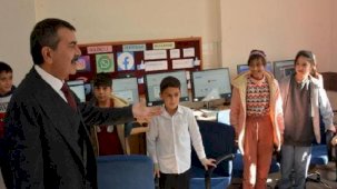 Bakan Tekin'den öğretmenlerle toplantı