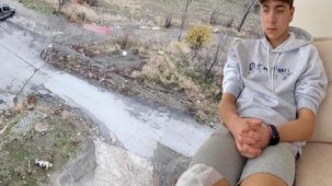 Başıboş köpekler okula giden çocuğa saldırmıştı! Ailesi harekete geçti