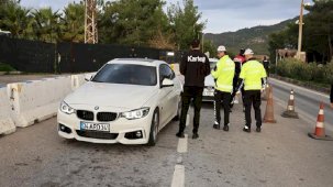 Bodrum'da yılbaşı hazırlıkları başladı! İlçeye 10 bin araç giriş yaptı